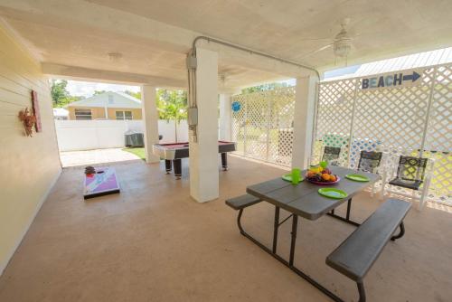 a living room with a table and a patio at Lobster Key in Cortez