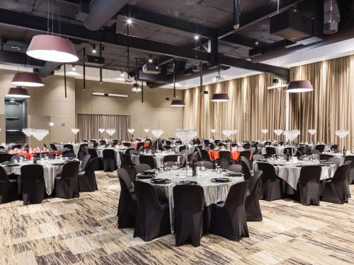 Un restaurante u otro lugar para comer en Peppers Gladstone