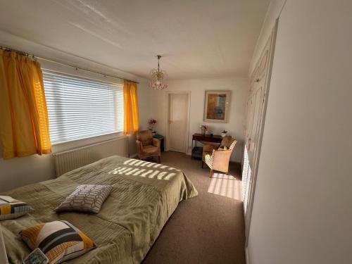 a bedroom with a bed and a desk in it at 2 Bed Retreat with amazing see view in Brighton & Hove