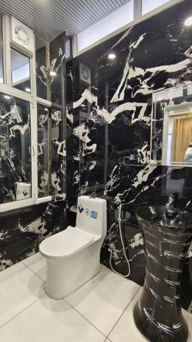 Salle de bains dans l'établissement Hotel Golden Heritage Deluxe