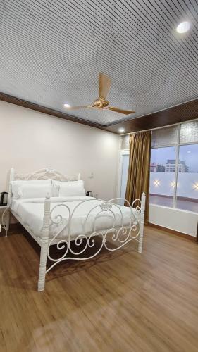 Un ou plusieurs lits dans un hébergement de l'établissement Hotel Golden Heritage Deluxe