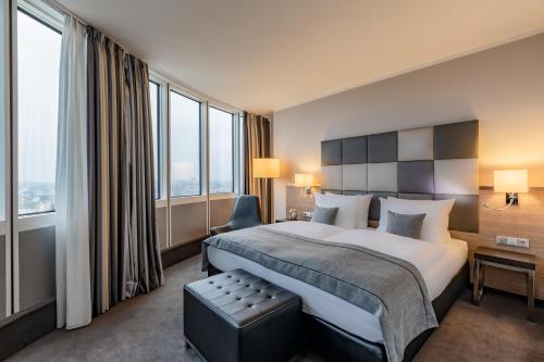 Select Hotel Berlin Spiegelturm Image