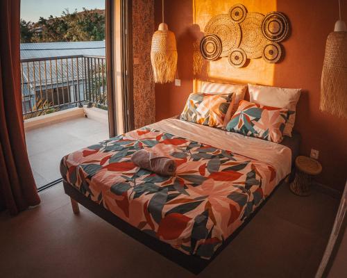 Ένα ή περισσότερα κρεβάτια σε δωμάτιο στο La Terrasse de Saint-Gilles