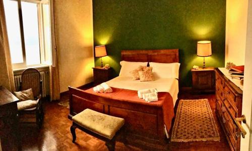 a bedroom with a bed and a green wall at On Lake Villa Cicci e Sandro in Bellano