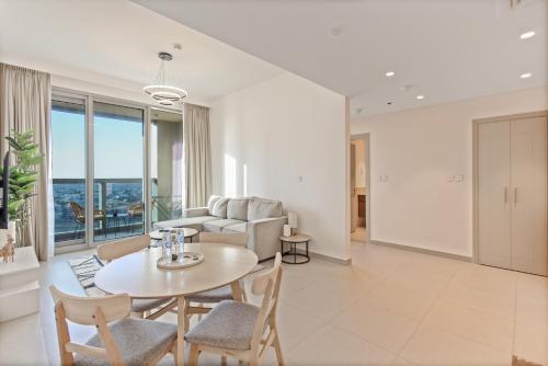 Luxury Stay at Forte Emaar - 5 Min Walk to Burj