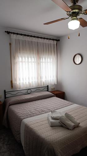 a bedroom with a bed with two towels on it at Apartamento Rural Casa Paco con Jacuzzi exterior y barbacoa in Aínsa