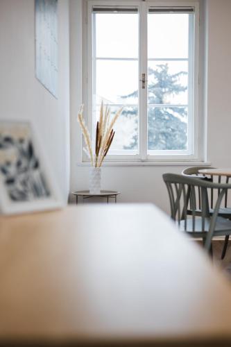 a room with a window and a table and chairs at Design-Apartments in der Braunauer Altstadt in Braunau am Inn