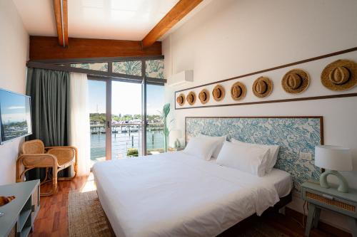 a bedroom with a large bed and a large window at Club del Sole Tenuta Primero Grado Family Collection in Grado