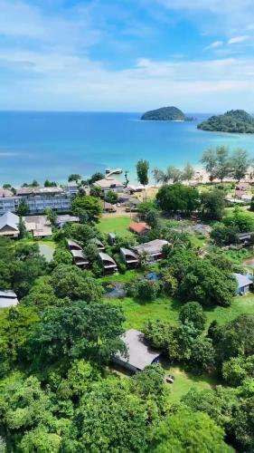 an aerial view of a resort with trees and the ocean at Koh Mak Living in Ko Mak