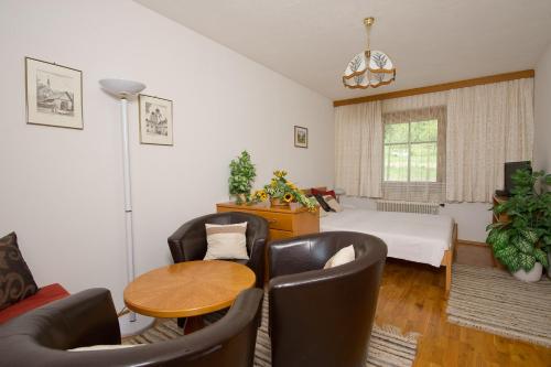 a living room with a bed and a table and chairs at Landhaus Gailer in Treffen