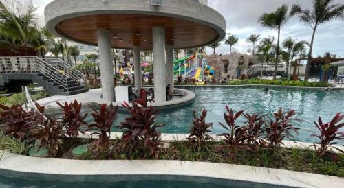 a pool at a theme park with a water park at Salinas Premium Resort in Salinópolis