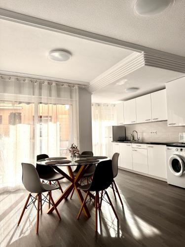 Apartment Dinamarca with 2 bedrooms, 50 mts from the beach