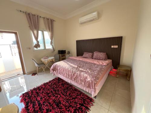 Postel nebo postele na pokoji v ubytování Alhosani property