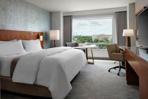Postel nebo postele na pokoji v ubytování The Westin Austin at The Domain