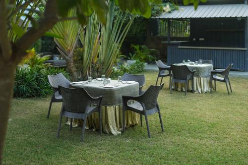 Taman di luar Medalio Resort Udaipur Shobhagpura