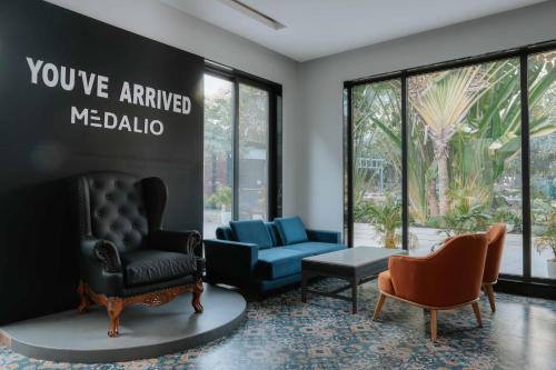 Ruang duduk di Medalio Resort Udaipur Shobhagpura