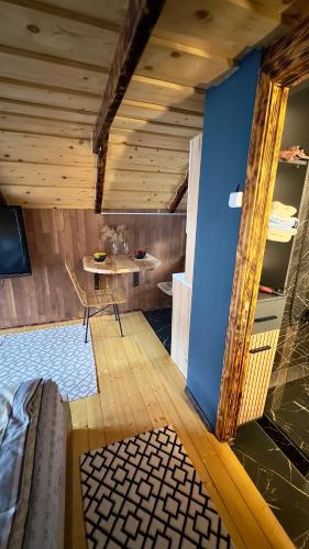 a room with a table and a blue wall at VIP-Domyk in Rakhiv