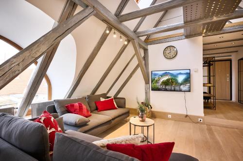 Uptown Palace Penthouse 2BR with Terrace by Irundo