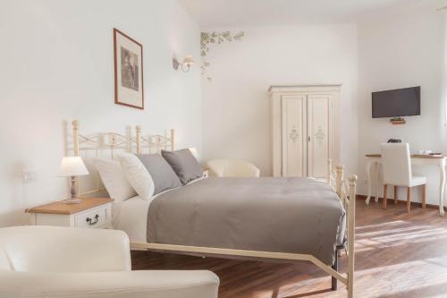Posteľ alebo postele v izbe v ubytovaní Donna Margherita Rome Suite & Rooms