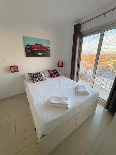 Giường trong phòng chung tại Holidays Sylvia 13