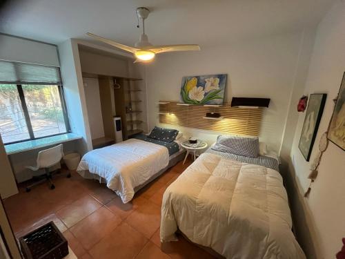 a bedroom with two beds and a ceiling fan at Mi Refugio in Alicante