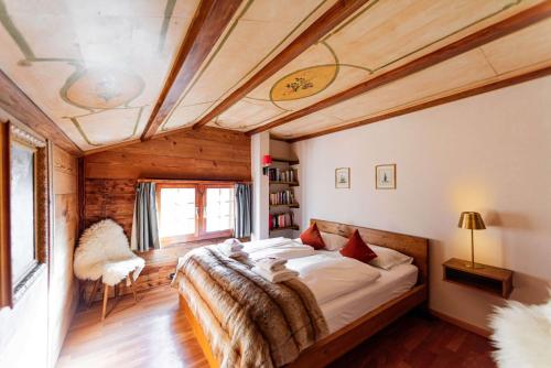 a bedroom with a large bed in a room at Chalet Ruthchen in Grindelwald