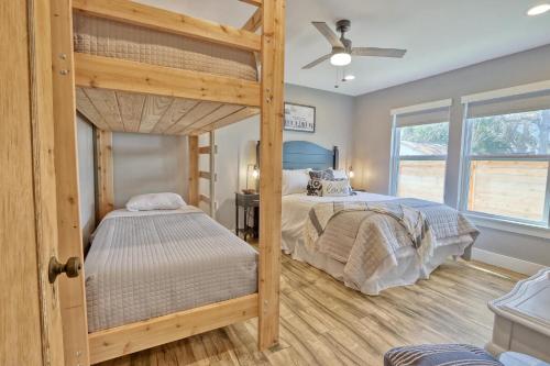 a bedroom with two bunk beds and a ceiling fan at Bridge Haus in New Braunfels