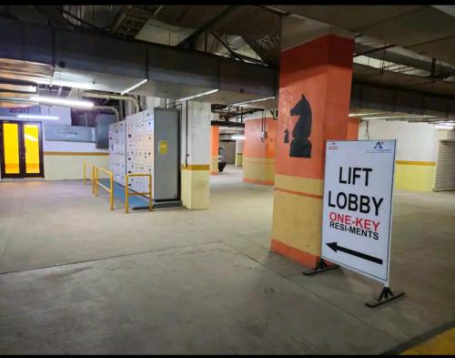 Gambar di galeri bagi Zebra Luxe Loft Studio with patio di Gurgaon