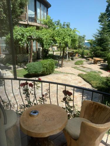 Κήπος έξω από το Complex Maxim - sea view and free parking