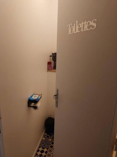 Photo de la galerie de l'établissement Chambre privée avec petit bureau, à Élancourt