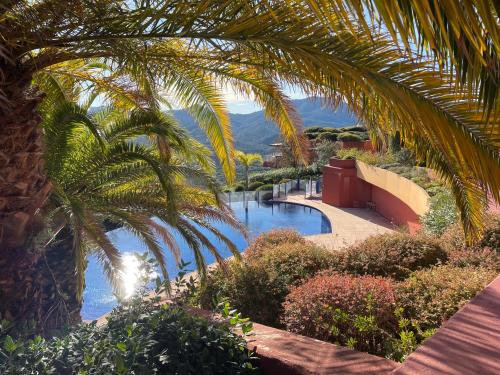 Superbe appartement terrasse piscine vue panoramique mer et montagnes