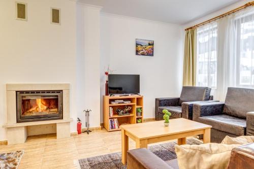 Alpine Haven 2-Bedroom Escape, Pamporovo by Flat Mаnager