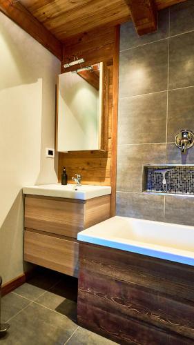 Bilik mandi di Chalet d'Alpage Larose