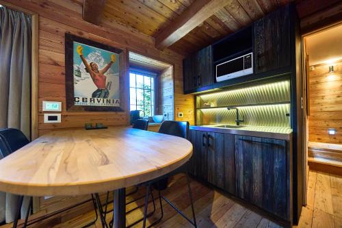 Dapur atau dapur kecil di Chalet d'Alpage Larose
