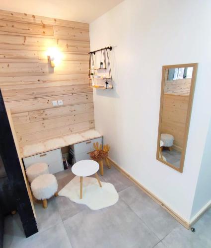 Ένα μπάνιο στο Le Bois Cosy appartement 4 étoiles 6 personnes, ACCES SKI ALPE D'HUEZ GRAND DOMAINE A 3 K M