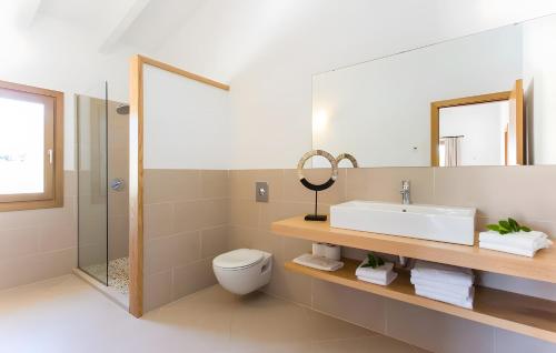 a bathroom with a sink and a toilet and a mirror at Pula Bonavista Ref 140 in Costa des Pins