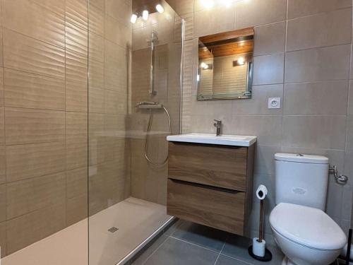 Ένα μπάνιο στο Studio pour 4 pers. au cœur de L'Alpe d'Huez, proche télécentre, animaux acceptés - FR-1-405-103