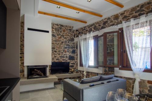 Zona de estar de Agali Luxury Stone Suite & Loft