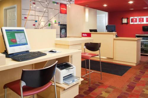 Dapur atau dapur kecil di TownePlace Suites by Marriott Findlay