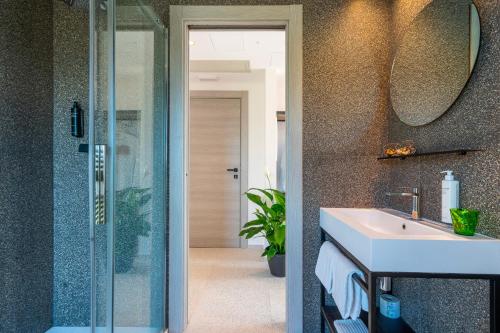 Koupelna v ubytování Hub Hotel
