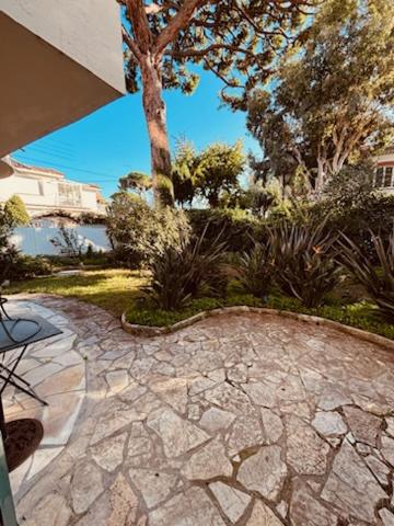 Agréable 2 pièces avec terrasse et jardin
