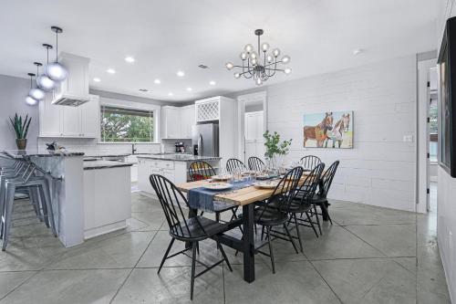 a kitchen and dining room with a table and chairs at Gatlin Getaway in Dripping Springs