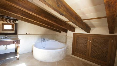 a large bathroom with a tub and a sink at Finca Horlandis Ref 133 in Son Servera