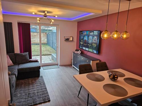 a living room with a table and a couch at Jasmin's House, 2 bedroom, Private Parking in Northampton