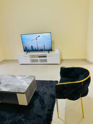 Televisyen dan/atau pusat hiburan di Hibberdene Beach Guest Lodge