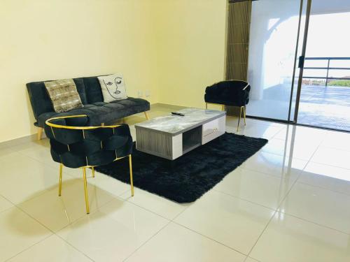 Ruang duduk di Hibberdene Beach Guest Lodge