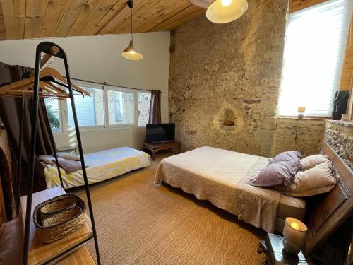 a bedroom with two beds in a room at Duplex à Samadet in Samadet