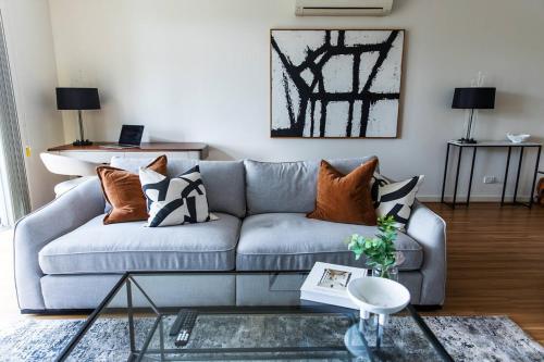 Posezení v ubytování Harvey a Stylish and Spacious Retreat in a Prime Location