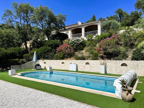 Villa Les Bancaous climatisée pour 6 personnes avec piscine privée dans le Domaine de Valcros à La Londe-les-Maures