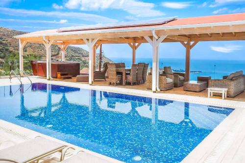 Πισίνα στο ή κοντά στο Pomos view